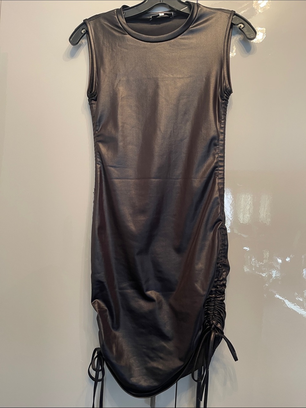 Amisu Black Faux Leather Sleeveless Ruched Mini Dress